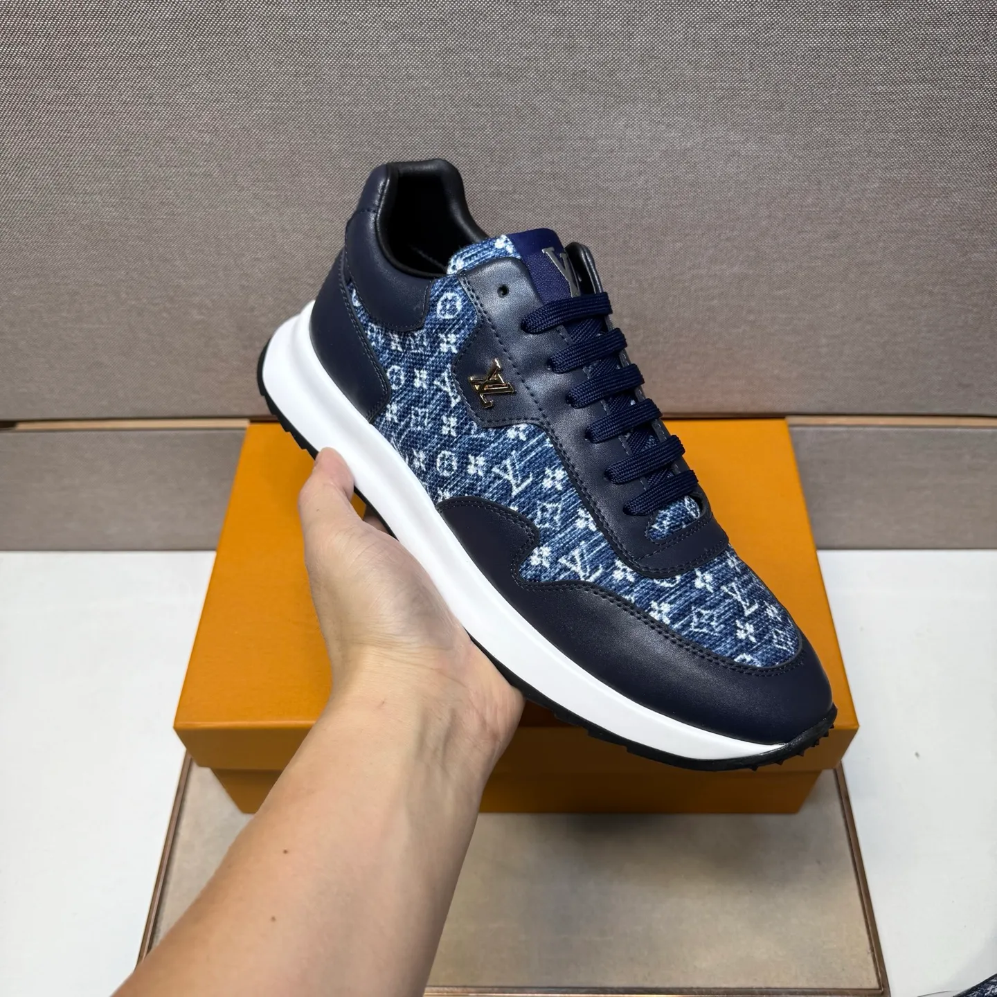 ⬛️Ex-factory price p442【LV～】men's casual shoes, 2025z cabinet sales simultaneously 🔶Size: 38-44 #️⃣ 🔷3 colors🔜The upper is made of multi-material splicing ➕Genuine leather lining, comfortable and breathable, sole: original comfortable and wear-resistant outsole, ⚠️real thing📱photographed🎬real thing is better📢📢📢